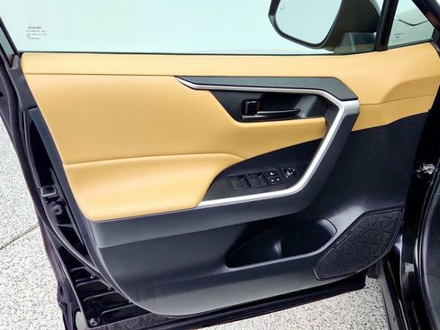 Used 2023 Toyota RAV4 LE image 10