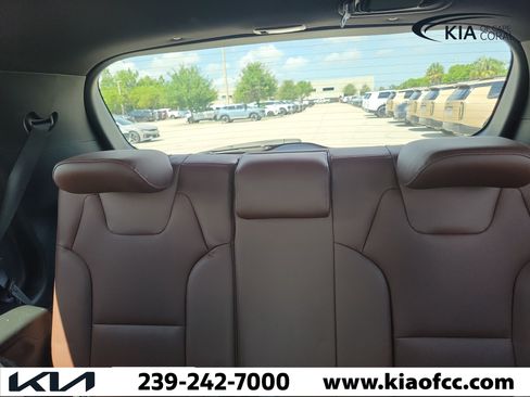 Certified 2024 Kia Telluride EX w/ EX Captain's Chair Package FWD image 18