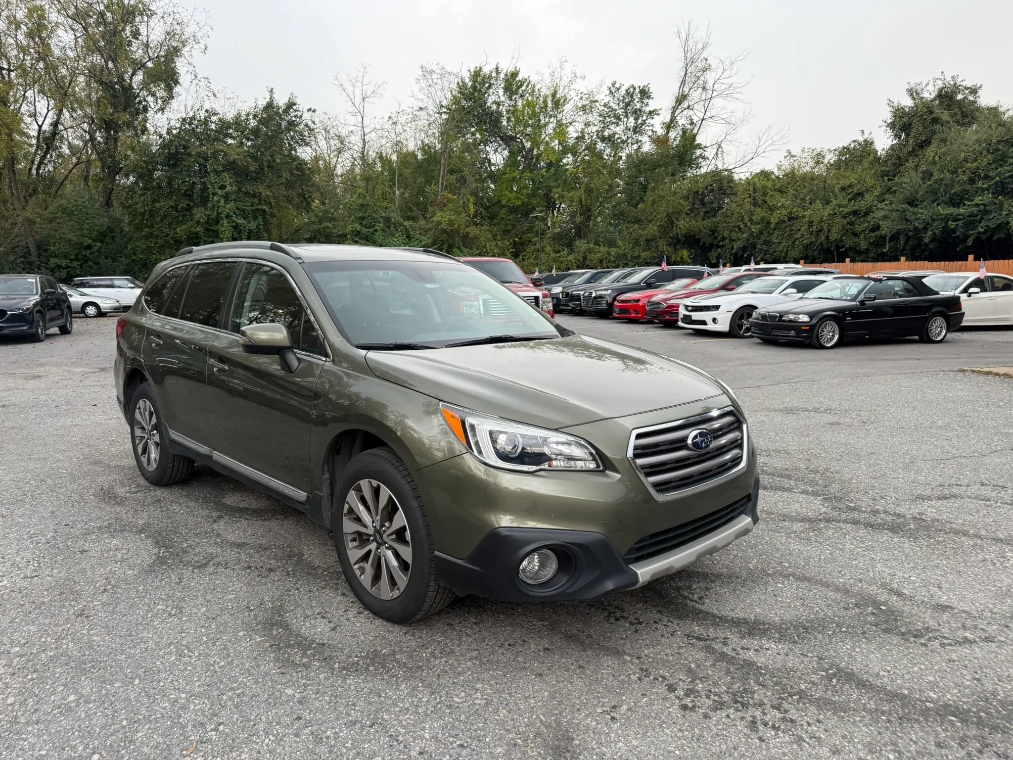 Used 2017 Subaru Outback 3.6R Touring AWD/4WD image 2