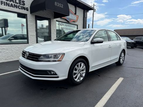 Used 2017 Volkswagen Jetta SEL FWD image 3