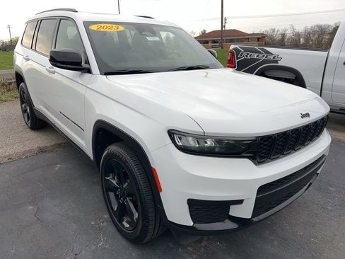 Used 2023 Jeep Grand Cherokee L Laredo image 3