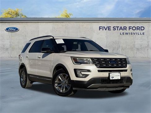 Used 2017 Ford Explorer XLT w/ Equipment Group 202A image 2