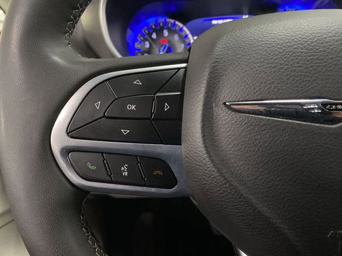Used 2024 Chrysler Pacifica Touring-L FWD image 20