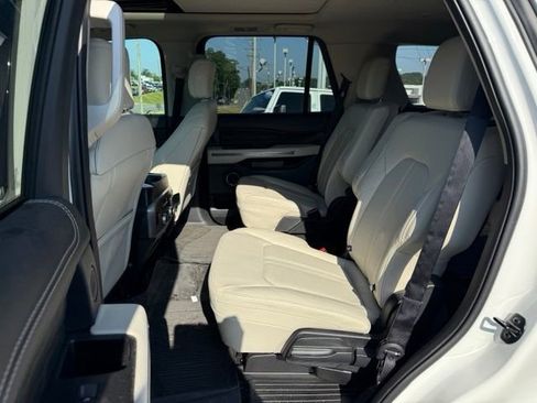 Used 2021 Ford Expedition Platinum AWD/4WD image 15