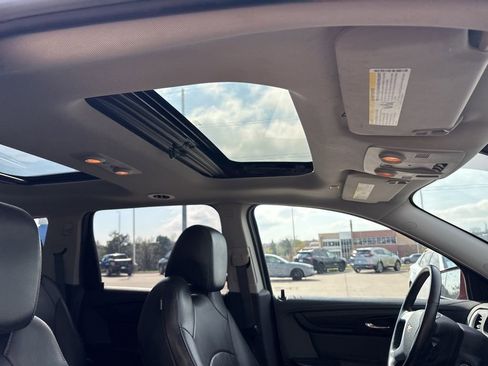 Used 2017 Chevrolet Traverse Premier image 31