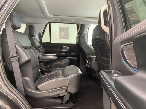 Used 2025 Ford Expedition Platinum image 20