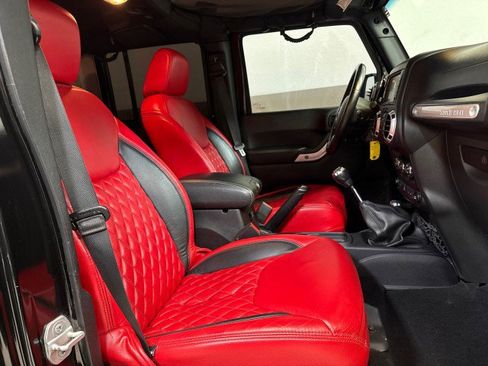 Used 2015 Jeep Wrangler Unlimited Rubicon image 50