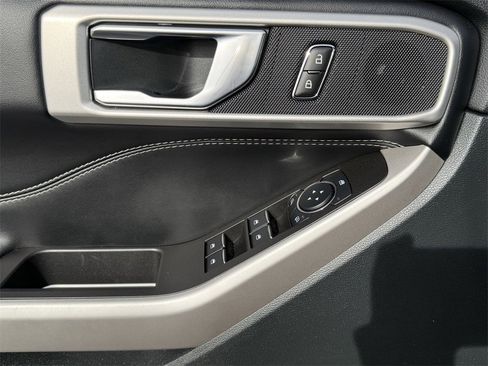 Used 2024 Ford Explorer XLT image 19