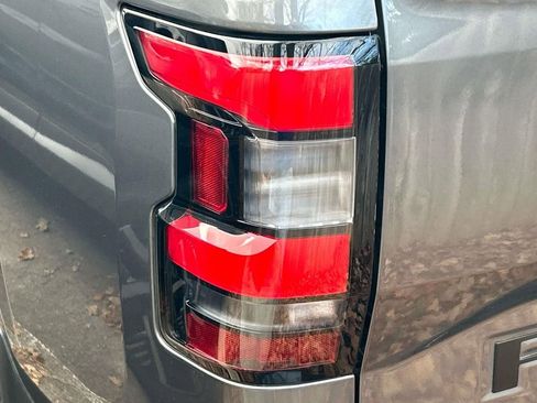 Used 2023 Nissan Frontier SV w/ Midnight Edition Package RWD image 23