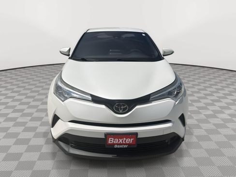 Used 2019 Toyota C-HR LE FWD image 3