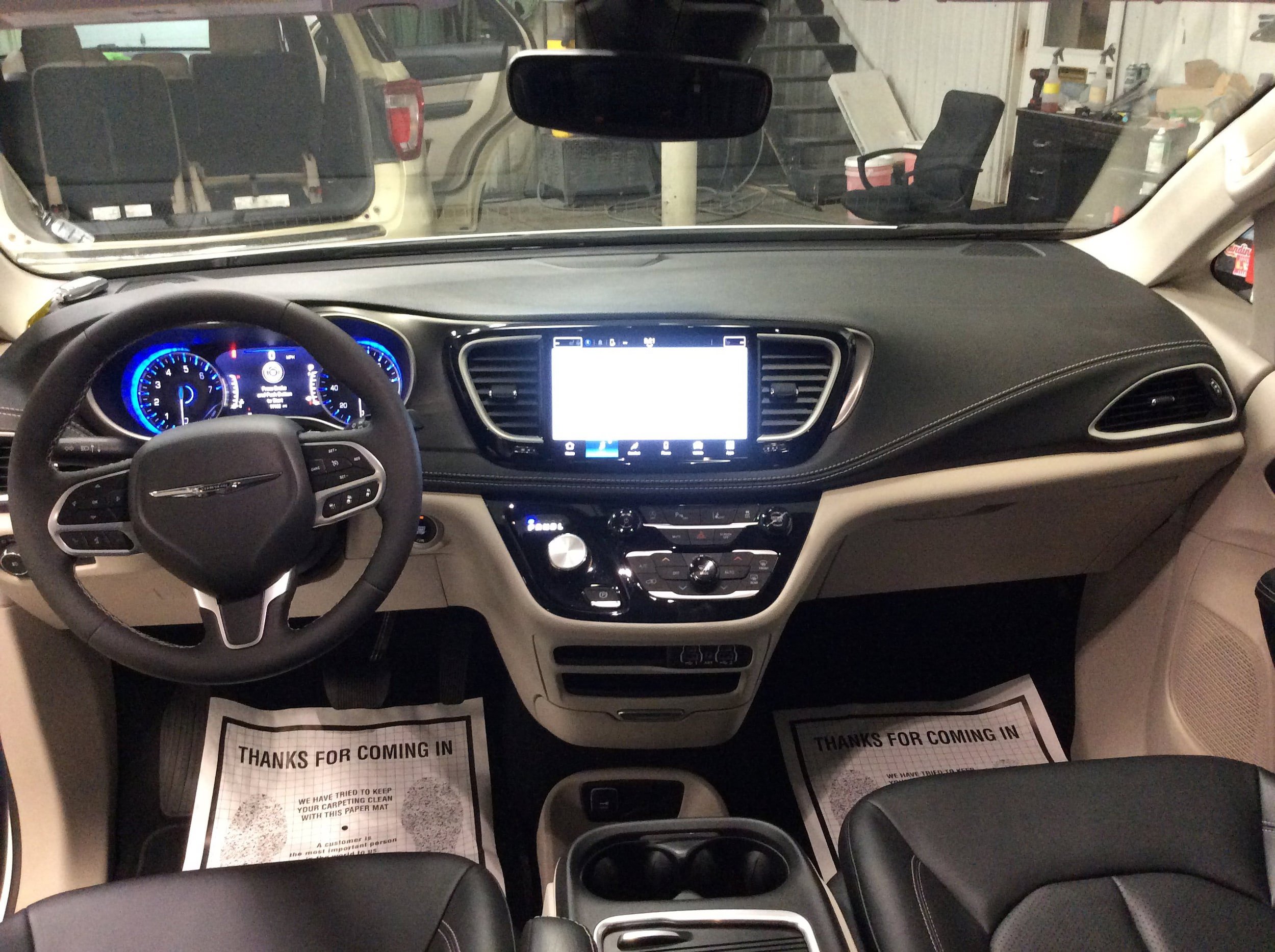 Used 2024 Chrysler Pacifica Touring-L AWD/4WD image 19