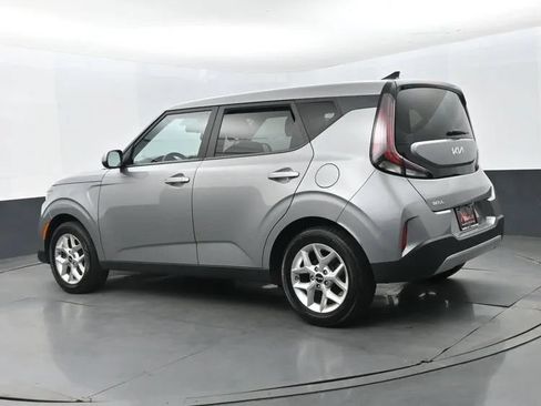 Used 2023 Kia Soul LX w/ LX Technology Package FWD image 9