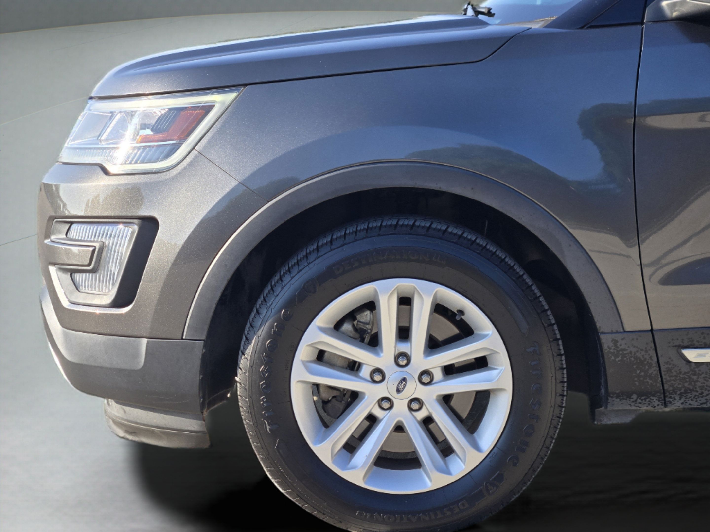 Used 2017 Ford Explorer XLT FWD image 30