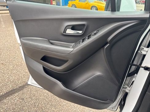 Used 2019 Chevrolet Trax LT w/ Driver Confidence Package image 22