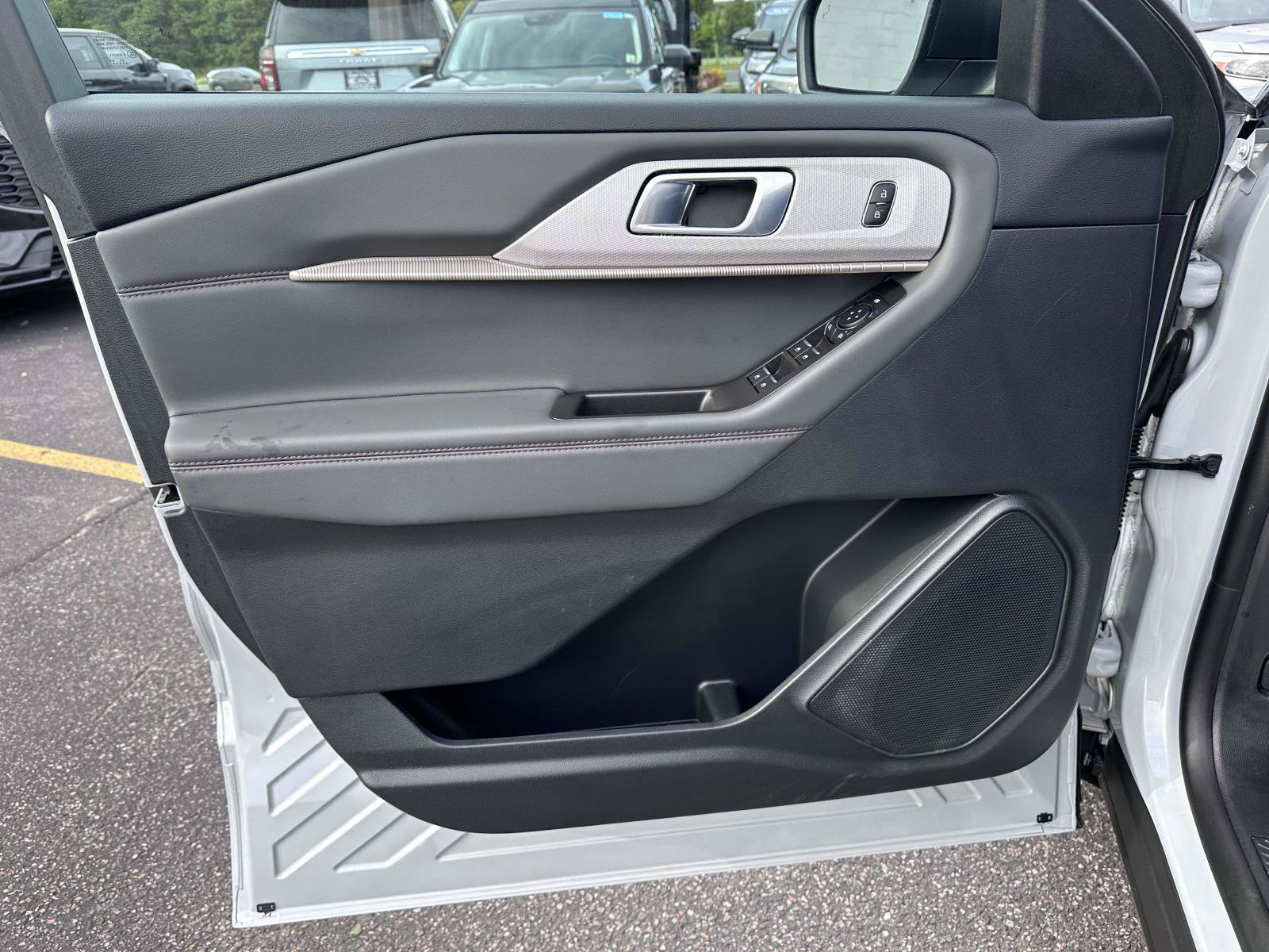 Used 2026 Ford Explorer Active AWD/4WD image 9