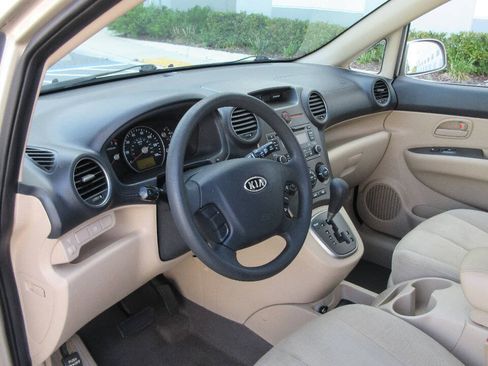 Used 2008 Kia Rondo LX FWD image 10