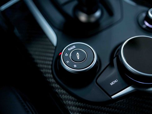 Used 2017 Alfa Romeo Giulia Quadrifoglio image 71