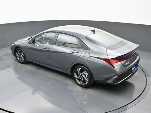 Certified 2025 Hyundai Elantra Sport image 30