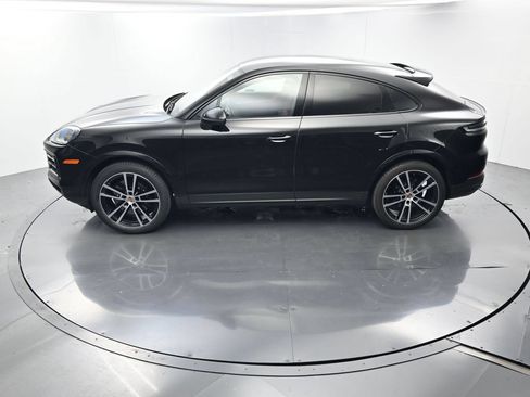 Certified 2025 Porsche Cayenne Coupe AWD/4WD image 34