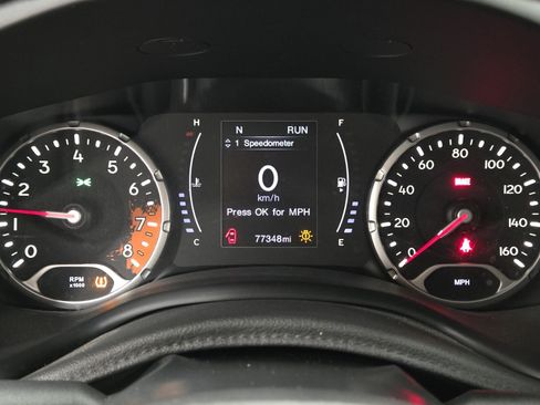 Used 2018 Jeep Renegade Latitude FWD image 16