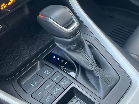 Used 2023 Toyota RAV4 XLE Premium image 23