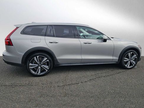 Certified 2025 Volvo V60 B5 Cross Country Plus AWD/4WD image 3
