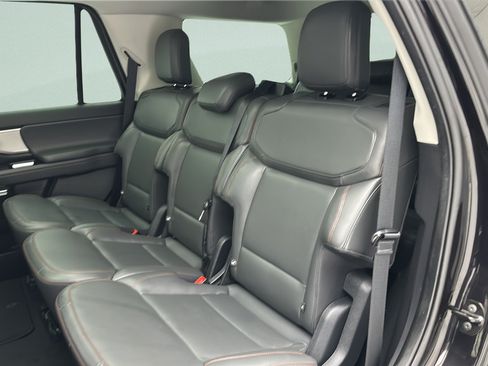 Used 2025 Ford Expedition Active AWD/4WD image 10