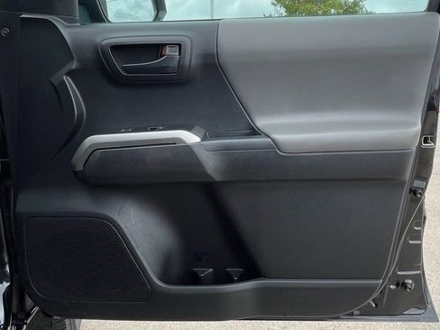 Used 2022 Toyota Tacoma SR5 RWD image 34