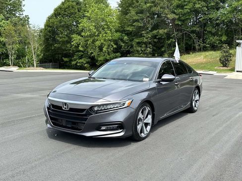 Used 2019 Honda Accord Touring image 3