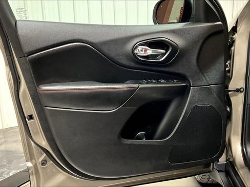 Used 2020 Jeep Cherokee Trailhawk w/ Cold Weather Group image 23