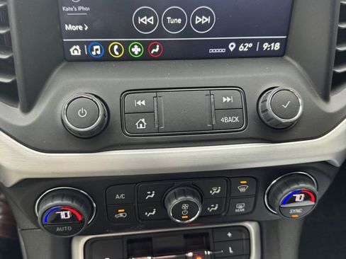 Certified 2023 GMC Acadia SLE w/ Driver Convenience Package image 12