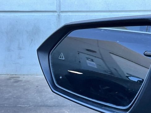 Used 2025 Hyundai Elantra Limited image 19