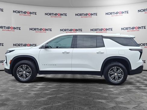 Used 2024 Chevrolet Traverse LS FWD image 3