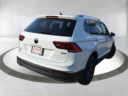Used 2022 Volkswagen Tiguan SE image 8