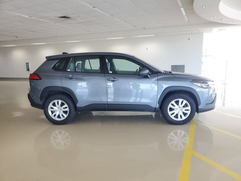 Used 2025 Toyota Corolla Cross L image 11