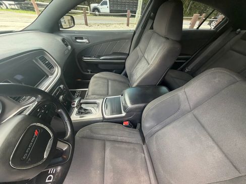 Used 2019 Dodge Charger SXT RWD image 12