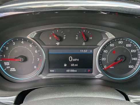 Used 2023 Chevrolet Traverse LT FWD image 15