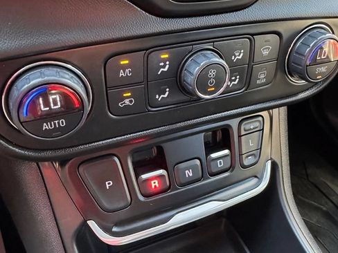 Used 2020 GMC Terrain SLE w/ Driver Convenience Package FWD image 19
