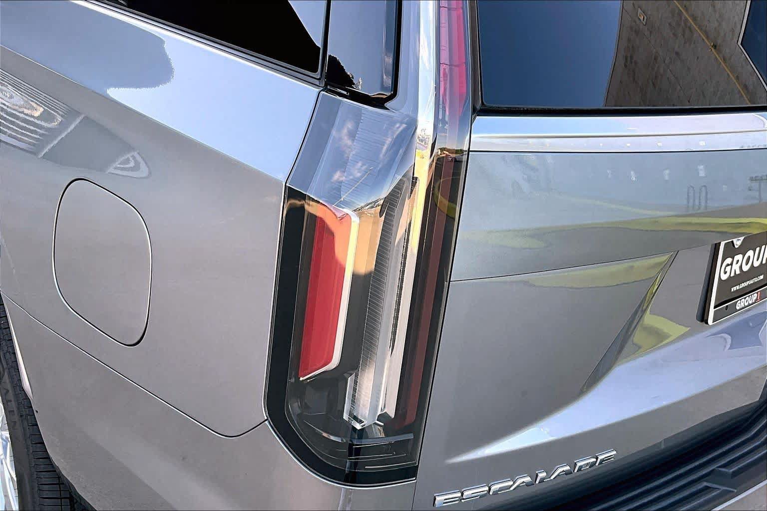 Used 2021 Cadillac Escalade ESV Premium Luxury RWD image 25