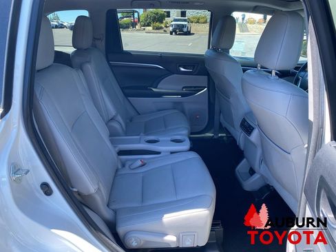 Used 2016 Toyota Highlander Limited Platinum AWD/4WD image 19