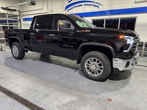 Used 2025 Chevrolet Silverado 2500 LTZ w/ LTZ Premium Package image 12