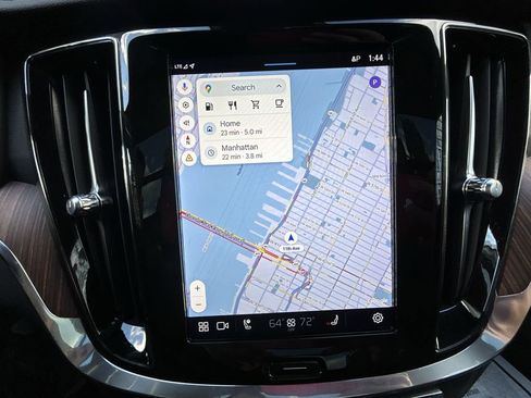 Used 2023 Volvo V60 B5 Cross Country Plus image 18