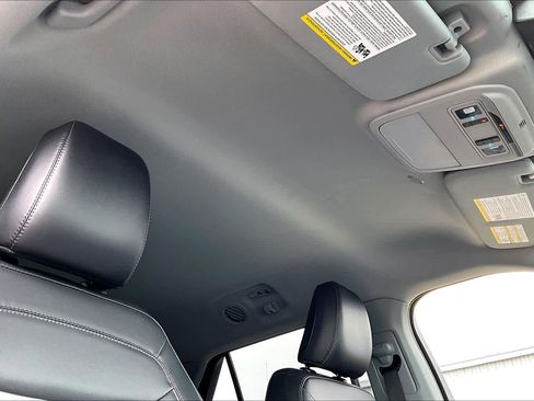 Certified 2022 Ford Explorer XLT w/ Equipment Group 202A image 14