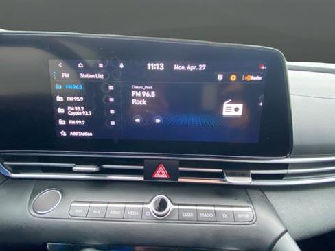 Used 2023 Hyundai Elantra Limited FWD image 15