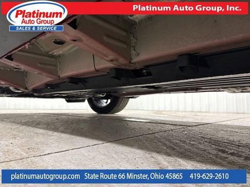 Used 2024 GMC Terrain SLT w/ Elevation Edition image 9