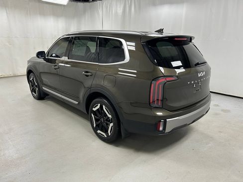Used 2025 Kia Telluride EX w/ EX Captain's Chair Package AWD/4WD image 6
