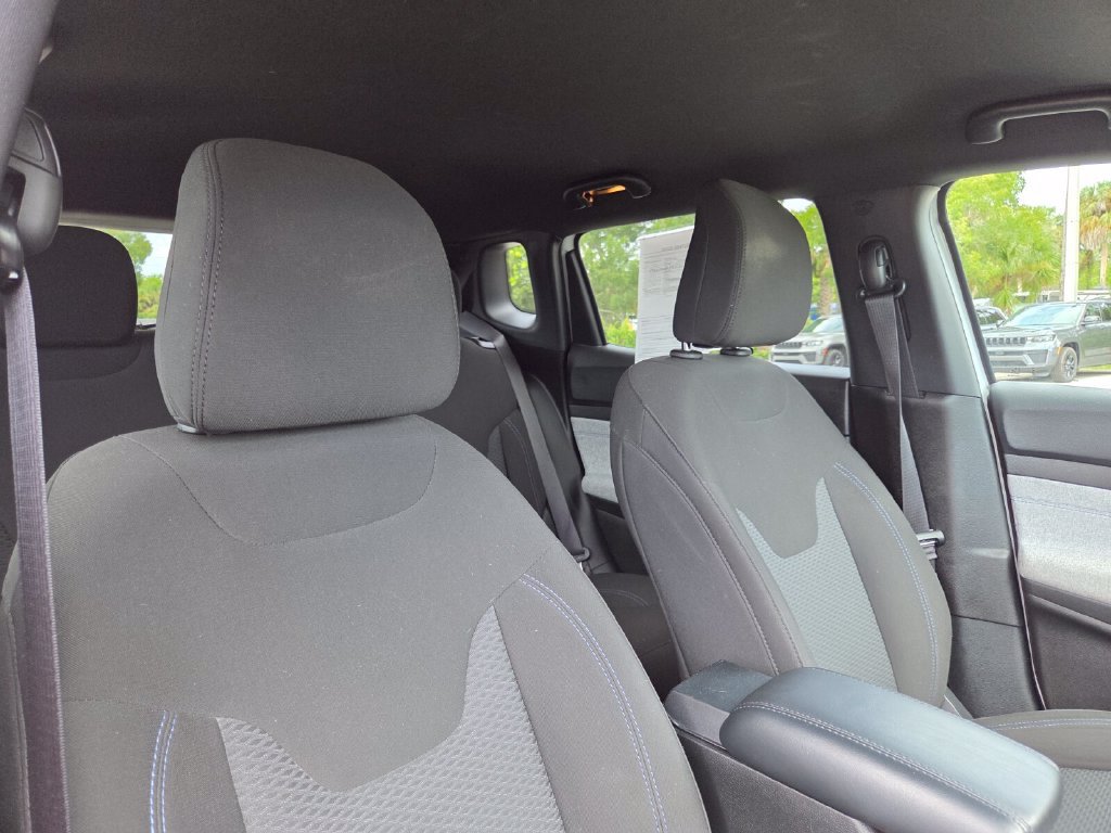 Used 2023 Jeep Compass Sport AWD/4WD image 16