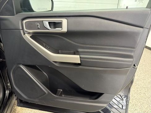 Used 2023 Ford Explorer XLT AWD/4WD image 22