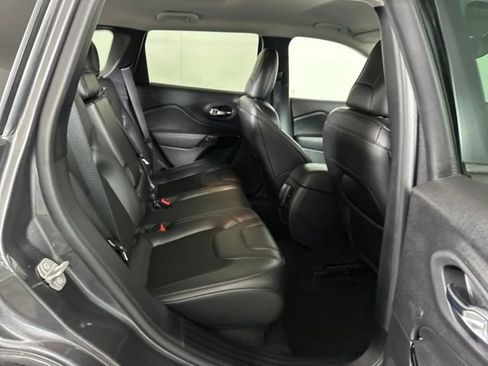 Used 2020 Jeep Cherokee Latitude Plus image 27