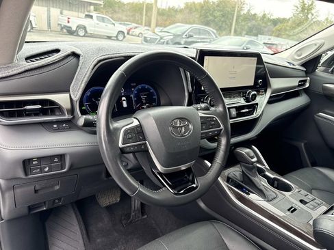 Used 2023 Toyota Highlander Limited image 34